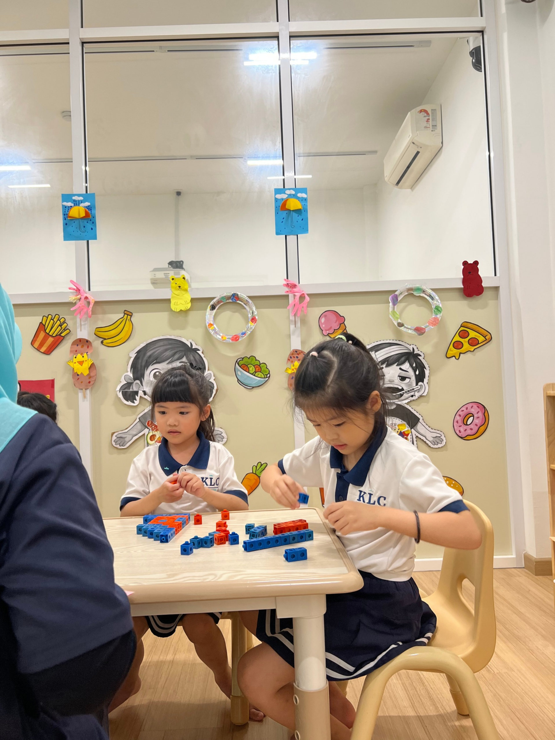 Preschooler concentrating on a puzzle at KLC